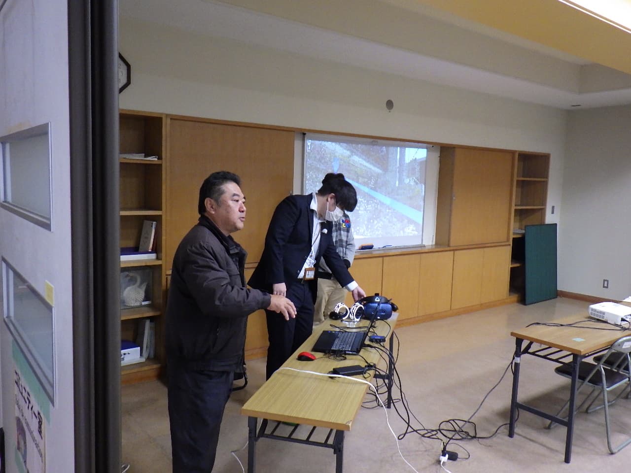 VR機器を使った建設現場体験