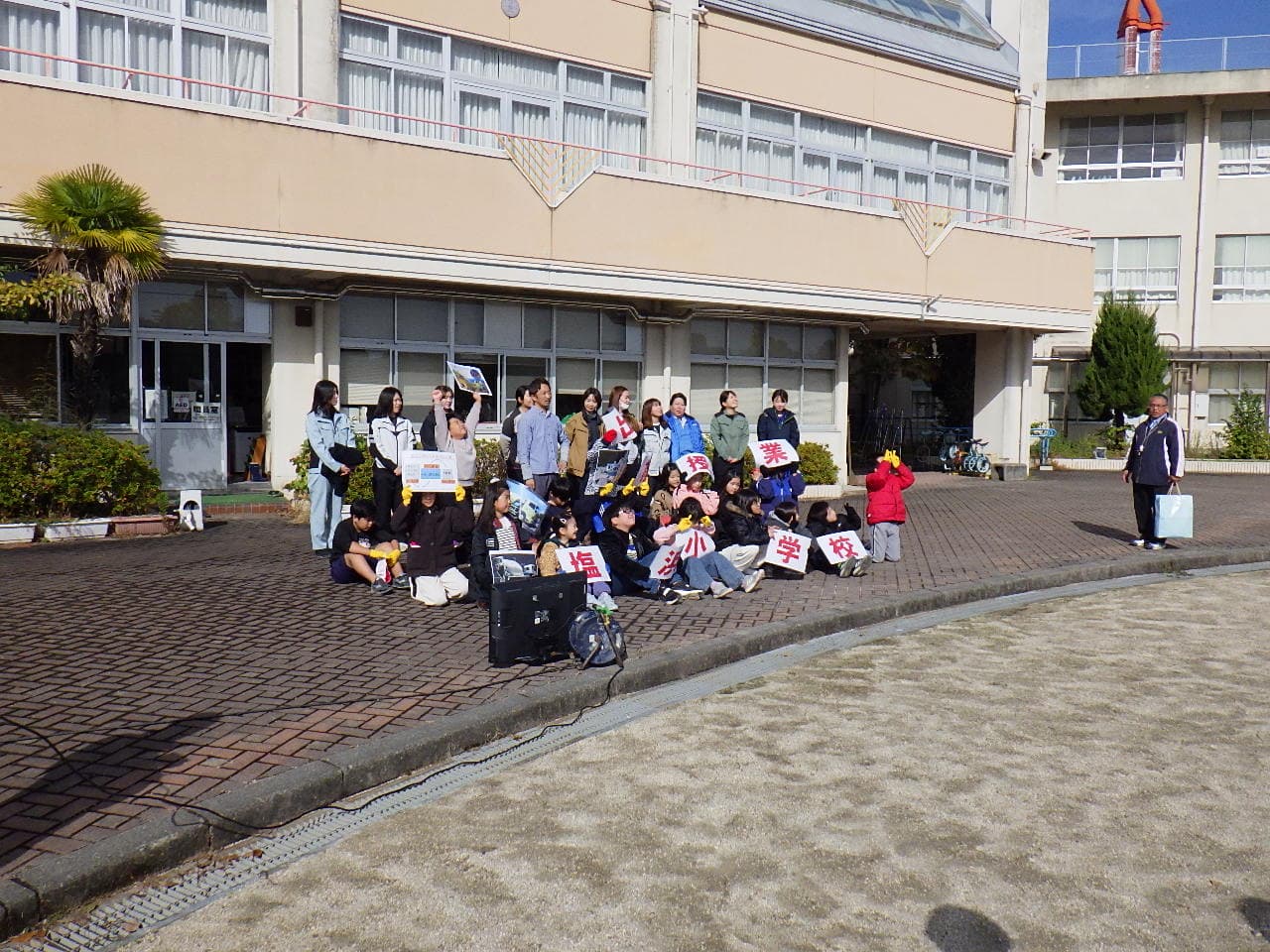 出前授業の集合写真